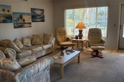 Condo in Clearwater, Florida, 2 bedrooms  № 2239789 - photo 8