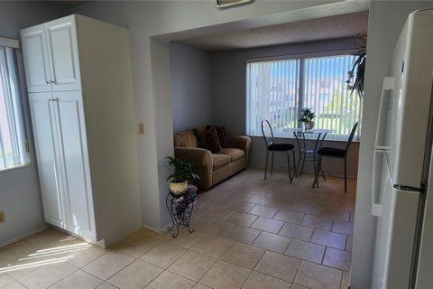 Condo in Clearwater, Florida, 2 bedrooms  № 2239789 - photo 14