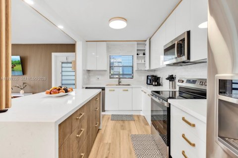 Кондоминиум с 2 спальнями в Делрей-Бич, Флорида № 1996969