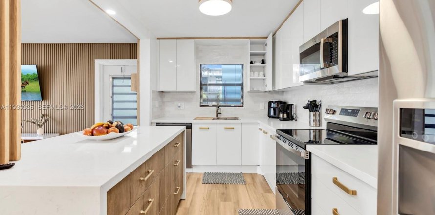 Кондоминиум с 2 спальнями в Делрей-Бич, Флорида № 1996969