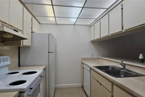 Снять в аренду кондоминиум в Майами, Флорида 1 спальня, 65.96м2, № 2077954 - фото 24