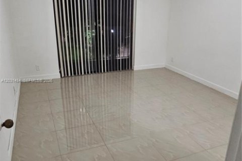 Снять в аренду кондоминиум в Майами, Флорида 1 спальня, 65.96м2, № 2077954 - фото 15