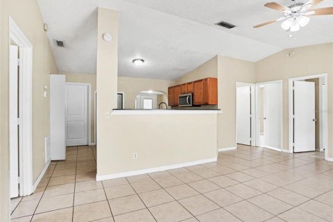 House in Kissimmee, Florida 3 bedrooms, 98.01 sq.m. № 2225153 - photo 4