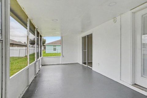 House in Kissimmee, Florida 3 bedrooms, 98.01 sq.m. № 2225153 - photo 15