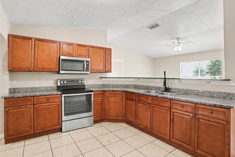 House in Kissimmee, Florida 3 bedrooms, 98.01 sq.m. № 2225153 - photo 8