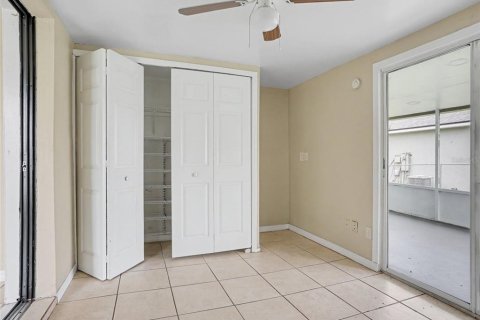 House in Kissimmee, Florida 3 bedrooms, 98.01 sq.m. № 2225153 - photo 13