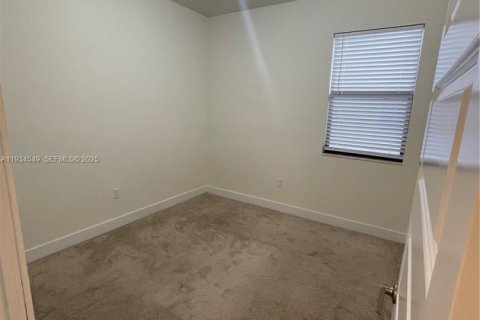 Снять в аренду кондоминиум в Дорал, Флорида 3 спальни, 132.39м2, № 1992718 - фото 14