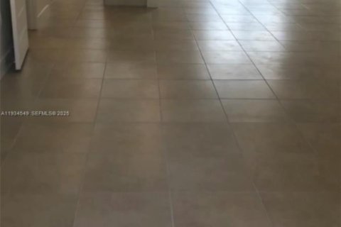 Снять в аренду кондоминиум в Дорал, Флорида 3 спальни, 132.39м2, № 1992718 - фото 4