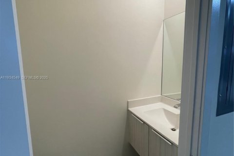 Снять в аренду кондоминиум в Дорал, Флорида 3 спальни, 132.39м2, № 1992718 - фото 7