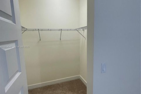 Снять в аренду кондоминиум в Дорал, Флорида 3 спальни, 132.39м2, № 1992718 - фото 9