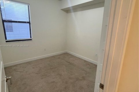 Снять в аренду кондоминиум в Дорал, Флорида 3 спальни, 132.39м2, № 1992718 - фото 12