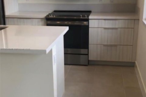 Снять в аренду кондоминиум в Дорал, Флорида 3 спальни, 132.39м2, № 1992718 - фото 6