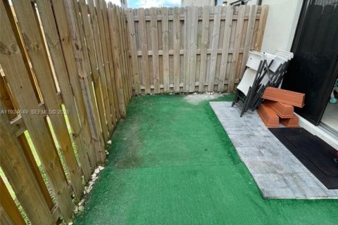 Снять в аренду кондоминиум в Дорал, Флорида 3 спальни, 132.39м2, № 1992718 - фото 18