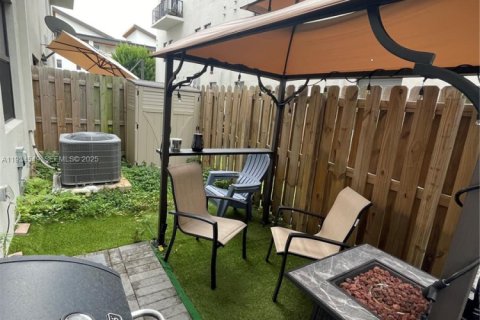 Снять в аренду кондоминиум в Дорал, Флорида 3 спальни, 132.39м2, № 1992718 - фото 16