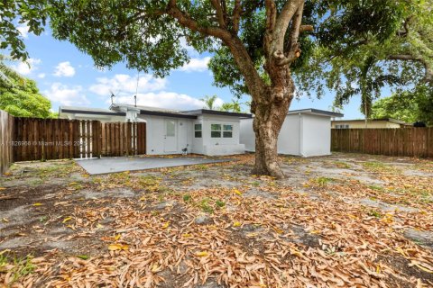 House in Miramar, Florida 4 bedrooms, 102.94 sq.m. № 1797730 - photo 21