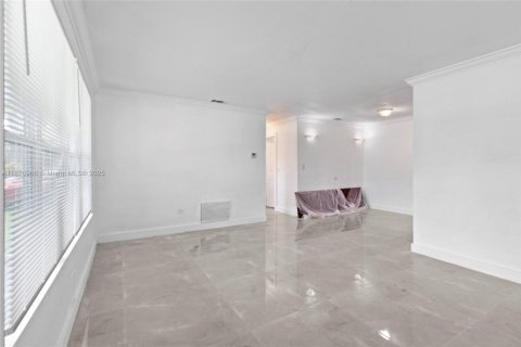 House in Miramar, Florida 4 bedrooms, 102.94 sq.m. № 1797730 - photo 6