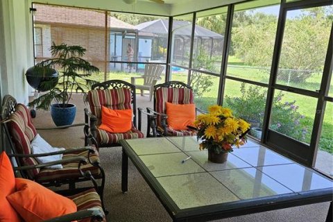 Villa ou maison à vendre à Punta Gorda, Floride: 2 chambres, 140.47 m2 № 2208170 - photo 5
