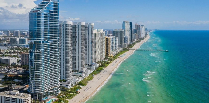 Condo à Sunny Isles Beach, Floride, 2 chambres № 1981650