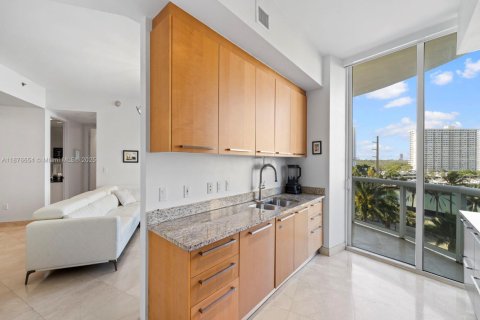 Copropriété à louer à Sunny Isles Beach, Floride: 2 chambres, 133.31 m2 № 1981650 - photo 14