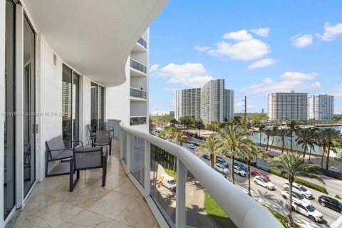 Copropriété à louer à Sunny Isles Beach, Floride: 2 chambres, 133.31 m2 № 1981650 - photo 19