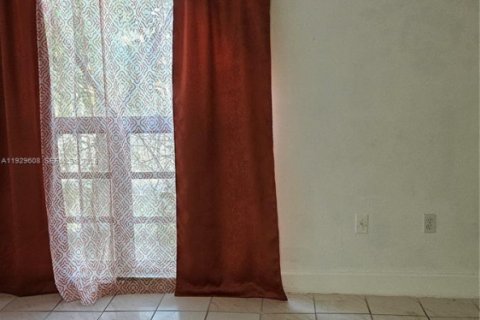 Condo in Miami, Florida, 2 bedrooms № 1988556 - photo 16