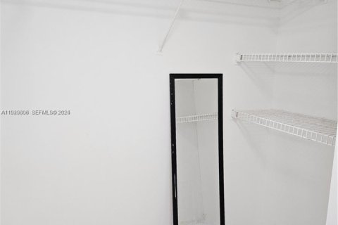 Condo in Miami, Florida, 2 bedrooms № 1988556 - photo 13