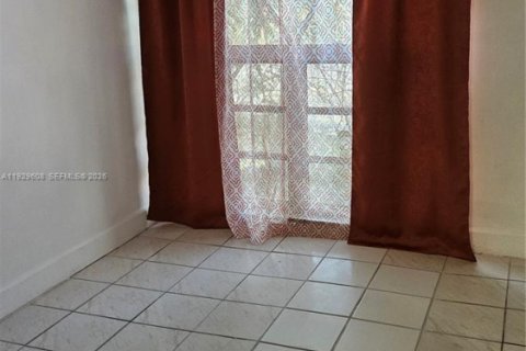 Condo in Miami, Florida, 2 bedrooms № 1988556 - photo 18