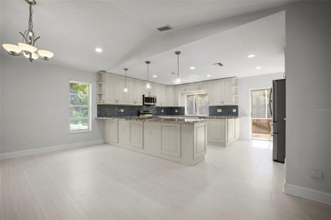 Villa ou maison à louer à Dunedin, Floride: 4 chambres, 245.91 m2 № 1827767 - photo 6