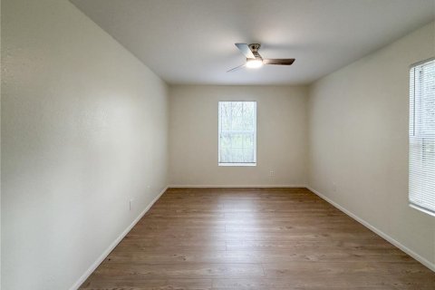 Condo in Zephyrhills, Florida, 2 bedrooms  № 2209781 - photo 9