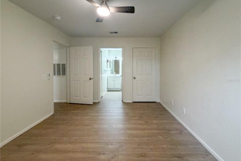 Condo in Zephyrhills, Florida, 2 bedrooms  № 2209781 - photo 6