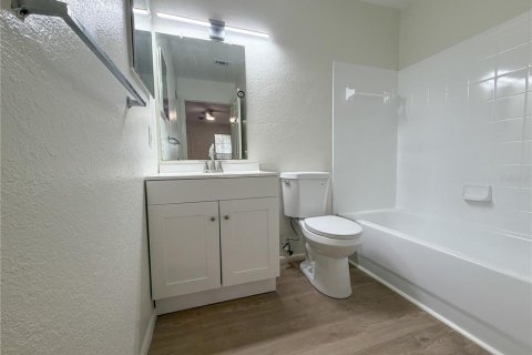 Condo in Zephyrhills, Florida, 2 bedrooms  № 2209781 - photo 8