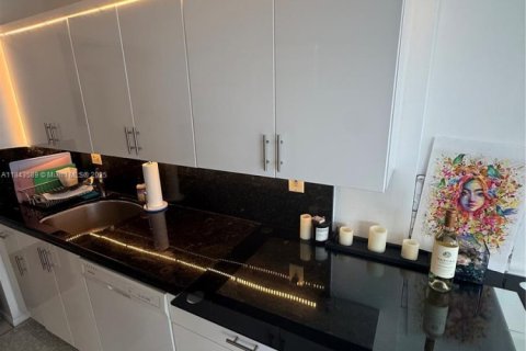 Condo in Sunny Isles Beach, Florida, 1 bedroom  № 1836607 - photo 16