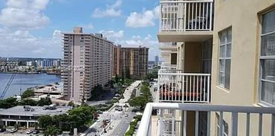 Condo in Sunny Isles Beach, Florida, 1 bedroom № 1836607