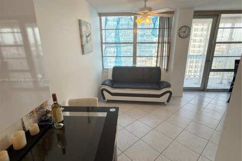 Condo in Sunny Isles Beach, Florida, 1 bedroom  № 1836607 - photo 11