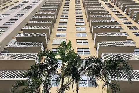 Condo in Sunny Isles Beach, Florida, 1 bedroom  № 1836607 - photo 3