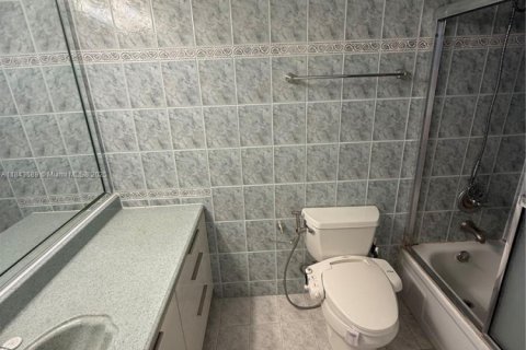 Condo in Sunny Isles Beach, Florida, 1 bedroom  № 1836607 - photo 23