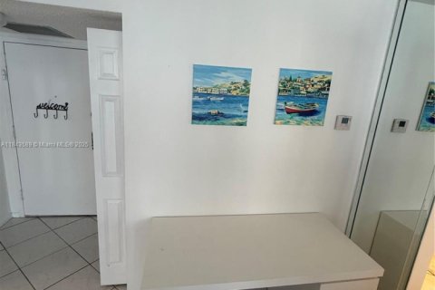 Condo in Sunny Isles Beach, Florida, 1 bedroom  № 1836607 - photo 9