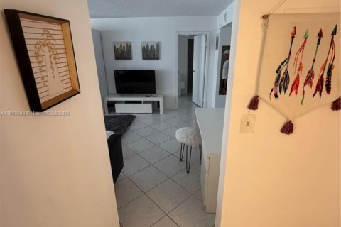 Condo in Sunny Isles Beach, Florida, 1 bedroom  № 1836607 - photo 24