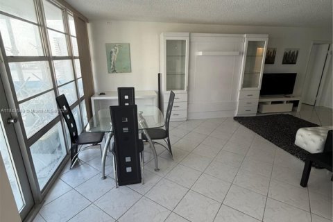 Condo in Sunny Isles Beach, Florida, 1 bedroom  № 1836607 - photo 26