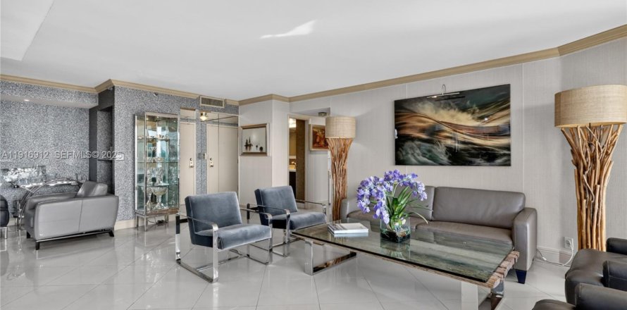 Condominio en Miami, Florida, 2 dormitorios № 1987349