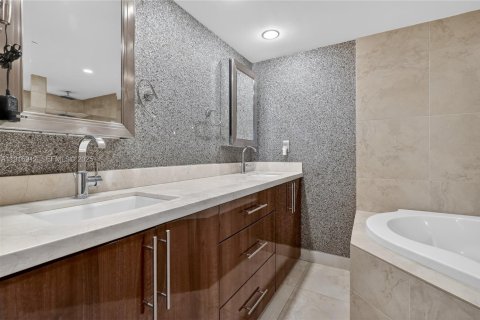 Condominio en venta en Miami, Florida, 2 dormitorios, 136.47 m2 № 1987349 - foto 27