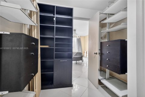 Condominio en venta en Miami, Florida, 2 dormitorios, 136.47 m2 № 1987349 - foto 16