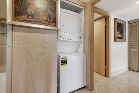 Condominio en venta en Miami, Florida, 2 dormitorios, 136.47 m2 № 1987349 - foto 19