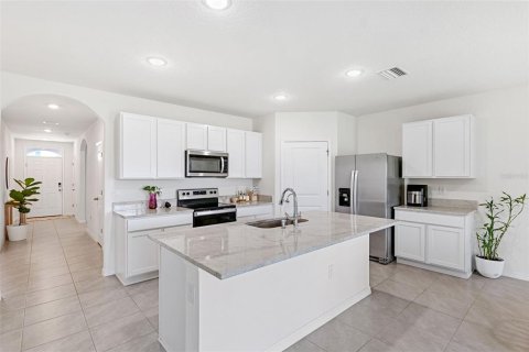 House in Wesley Chapel, Florida 4 bedrooms, 172.05 sq.m. № 1847526 - photo 6