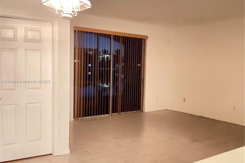 Apartment in Sunrise, Florida 2 bedrooms, 96.06 sq.m. № 1974335 - photo 14