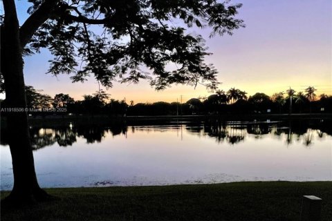 Apartment in Sunrise, Florida 2 bedrooms, 96.06 sq.m. № 1974335 - photo 16