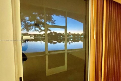 Apartment in Sunrise, Florida 2 bedrooms, 96.06 sq.m. № 1974335 - photo 15