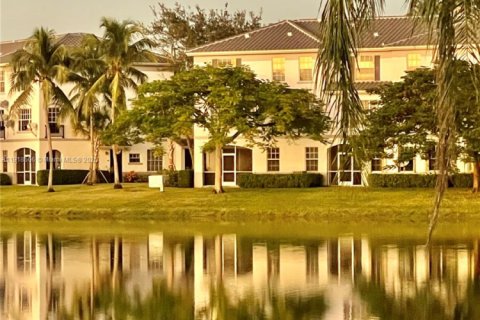 Apartment in Sunrise, Florida 2 bedrooms, 96.06 sq.m. № 1974335