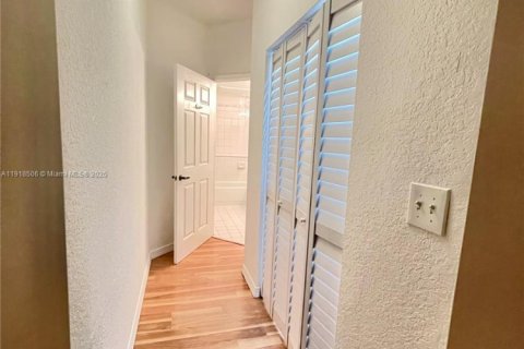 Apartment in Sunrise, Florida 2 bedrooms, 96.06 sq.m. № 1974335 - photo 9