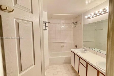 Apartment in Sunrise, Florida 2 bedrooms, 96.06 sq.m. № 1974335 - photo 10